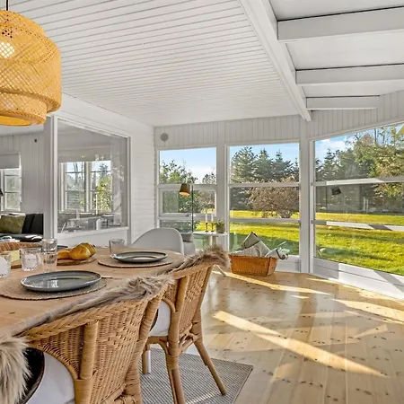 Tayana - 500m From The Sea By Interhome